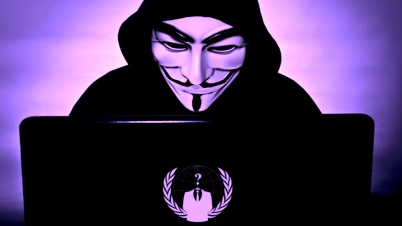 anonymous attacca putin russia ucraina